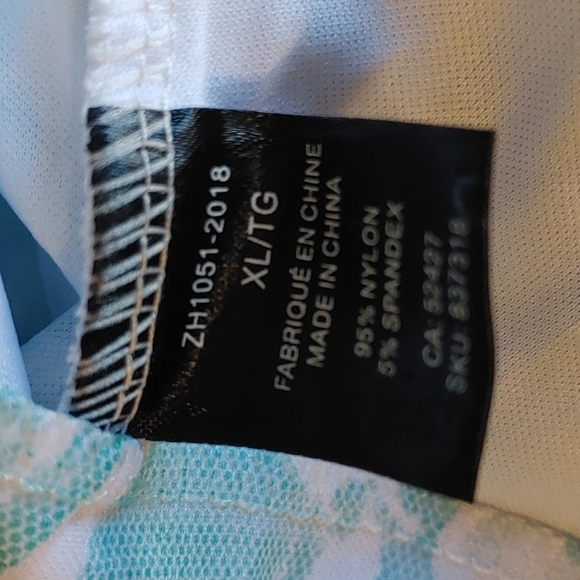 💚NWT Women's pretty White & Green Top - Picture 8 of 9